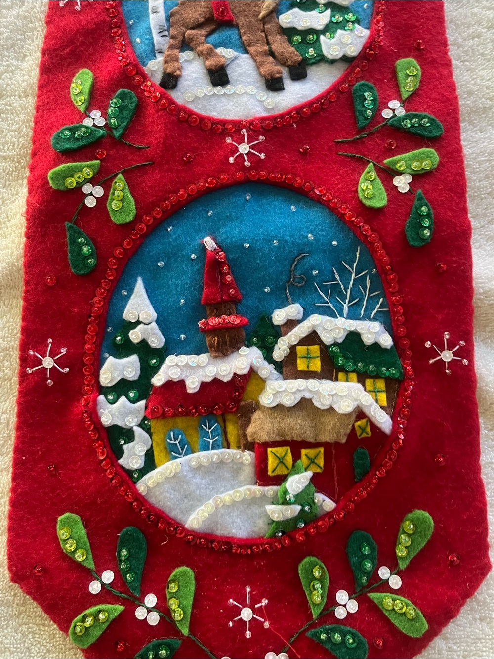 Bucilla Red Felt 'Happy Holidays' Vertical Banner with Blue Snowy Vignettes - Picture 4 of 8